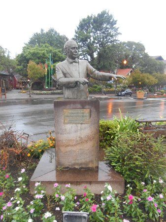 Estátua do Maestro Eleazar de Carvalho