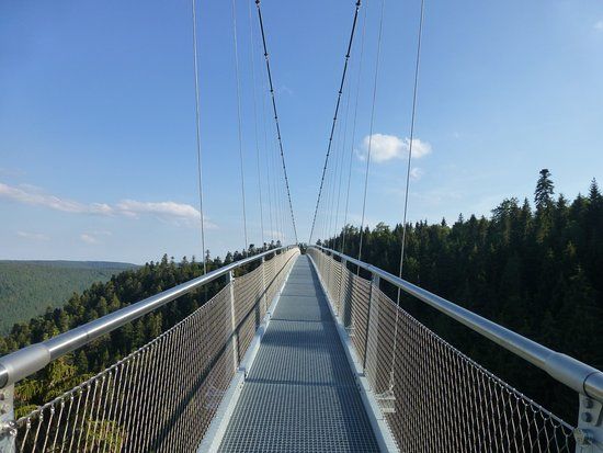 Wildline Abenteuer Fußgänger- hängebrücke der Superlative