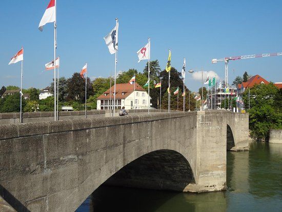 Steinbrücke über den Rhein
