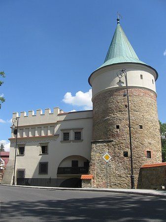 Dom z basztą