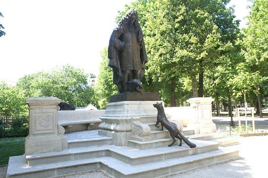 Monument a La Fontaine