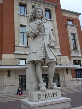 Statues de la Place Cresp