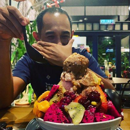 Rayyan's Cafe & Restaurant