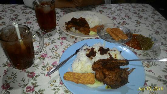 Nasi Bebek Tugu Pahlawan