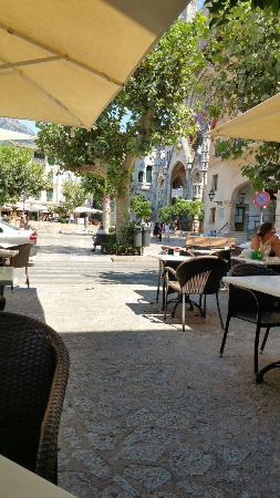 Cipriani's Bar Restaurant