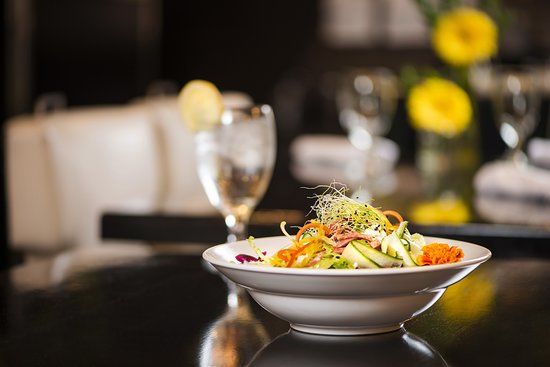 10 Below Restaurant & Lounge