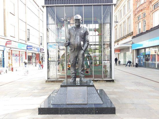 Fred Dibnah statue