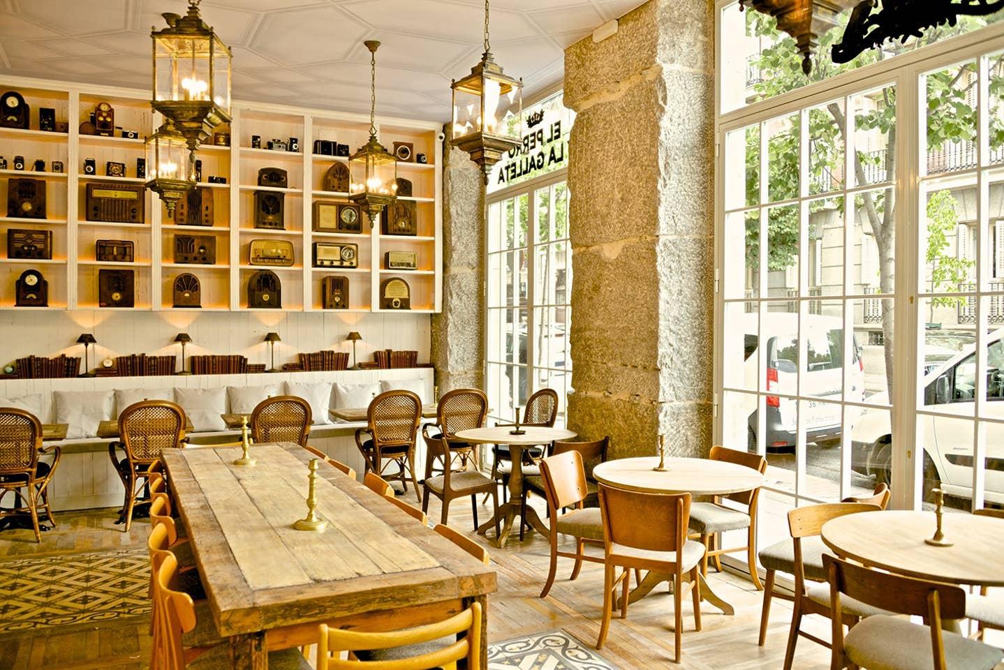 El Perro y La Galleta