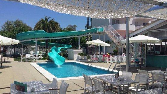 Tobogan Grill & Lounge Bar