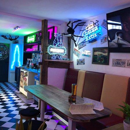 Leslies American Diner