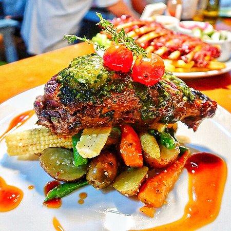 SUMMER SHACK Kitchen & Pool