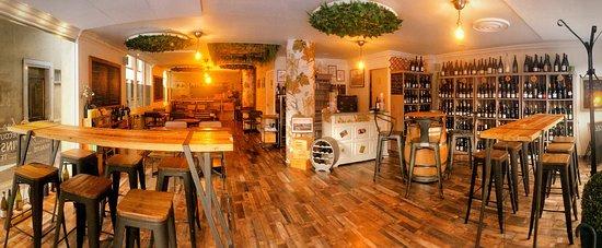 Les Coudes sur la Table