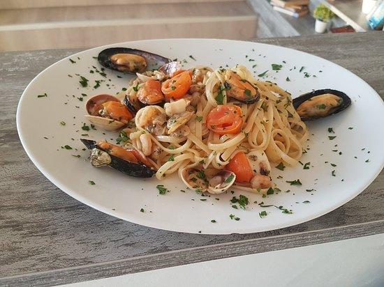 Waikiki Pool Food Bar