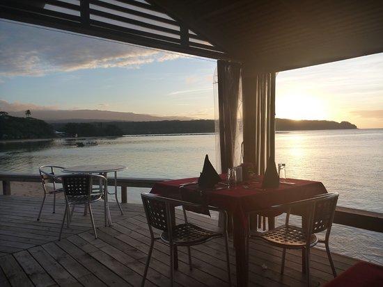 Barefoot Bar & Restaurant