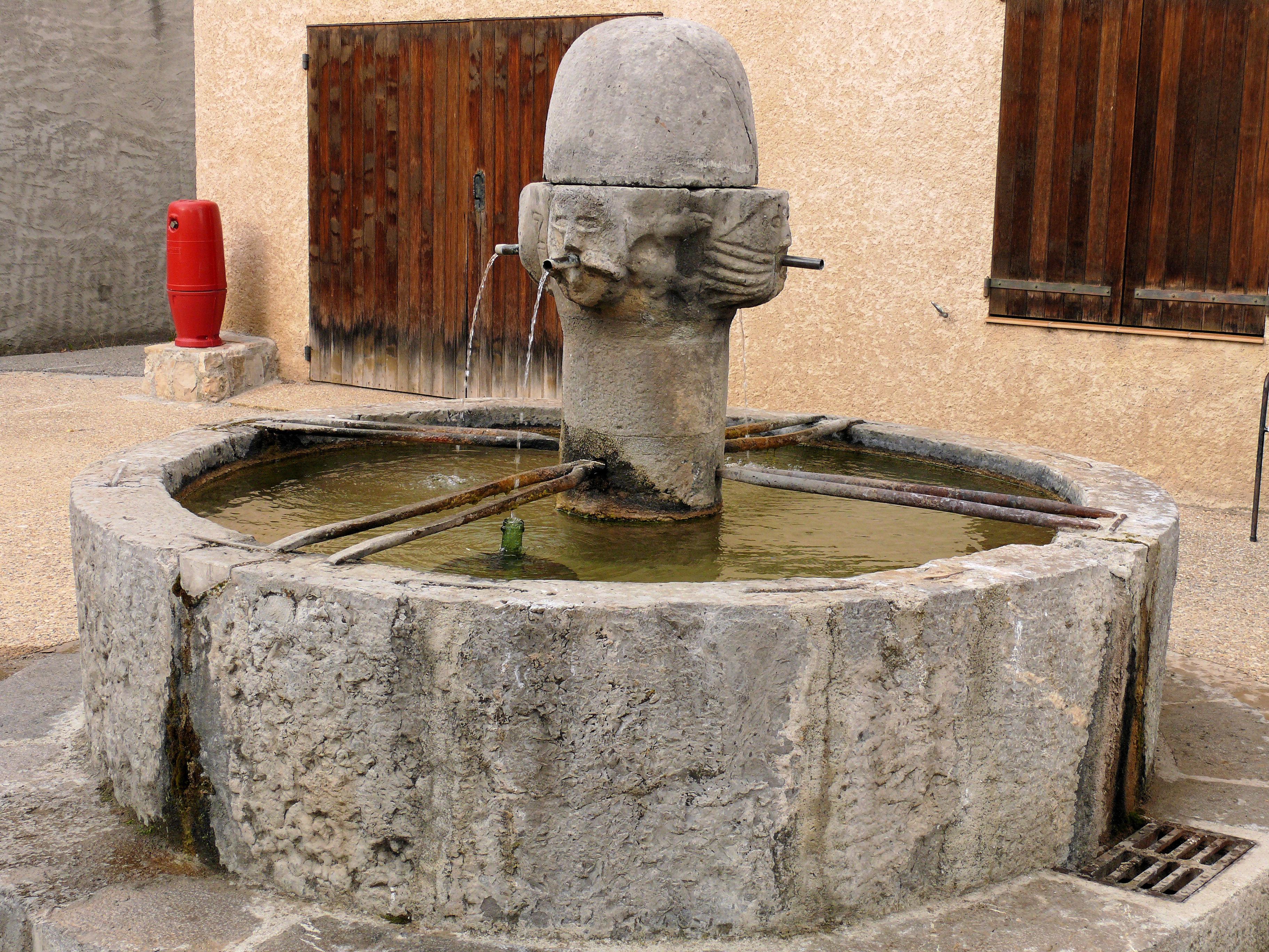 fontaine de Senez
