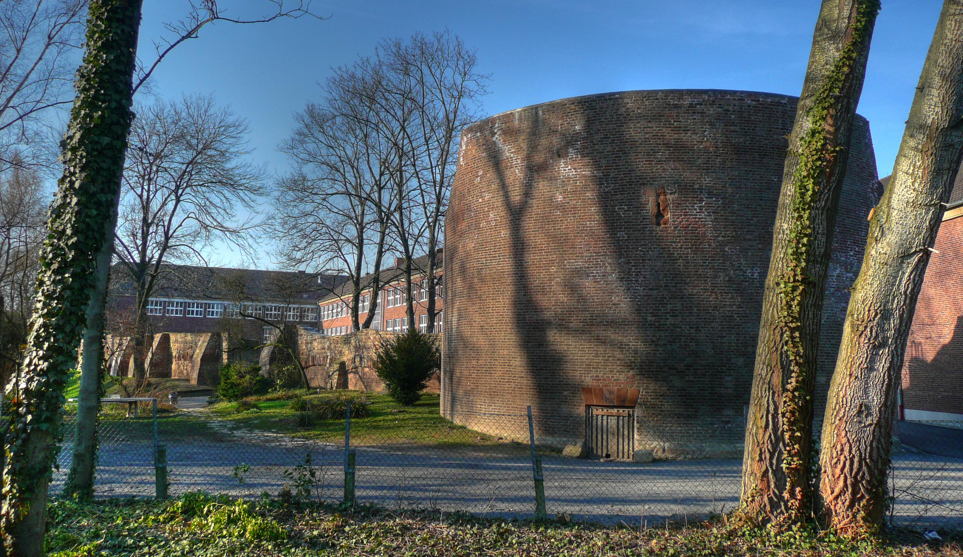 Dicker Turm
