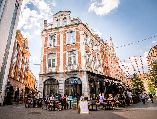 Madmum Coffee Roastery & Bar