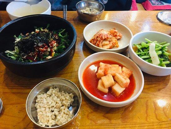An Stubborn Manila Clam Noodles Soup