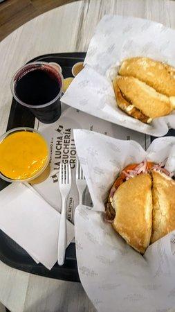 La Lucha Sangucheria Criolla