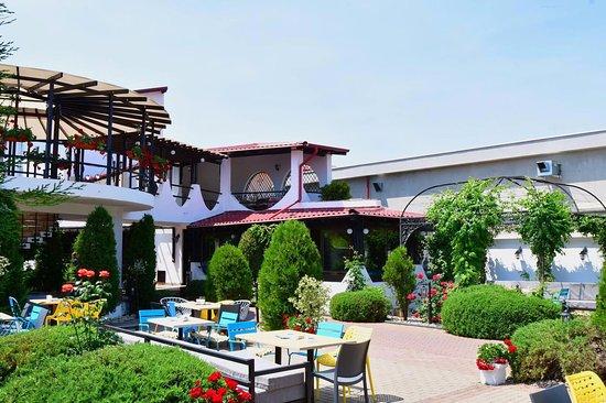 Akua Garden Restaurant