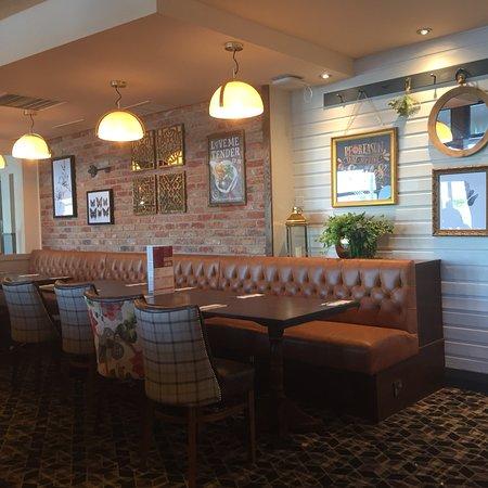 Lakeside Pub & Grill