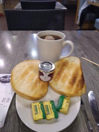 DeeDee's Family Cafe