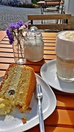 Minou - Dresdens kleinstes Kaffeehaus