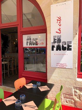 EN FACE La Cite