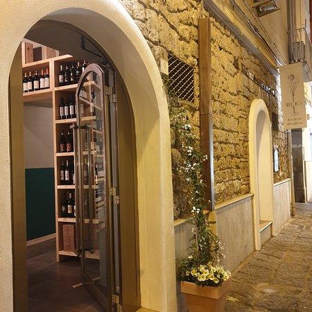 Nerolo Enoshop & WineBistro