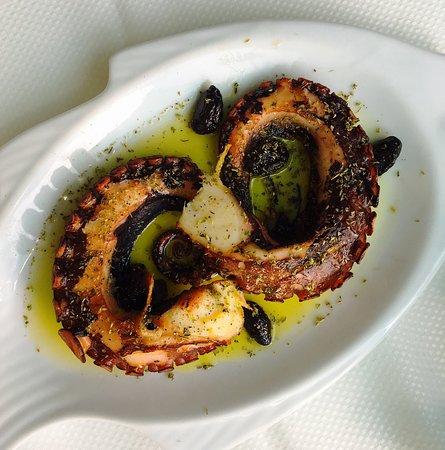 To Ouzeri tis Fotinis