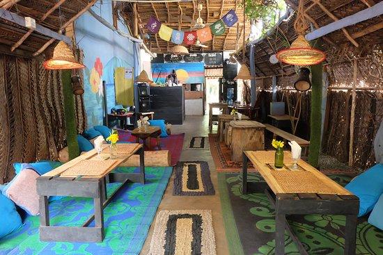 1World Cafe & Hostel