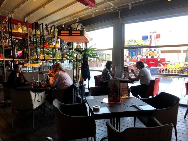 Happy Bar & Grill Paradise Center