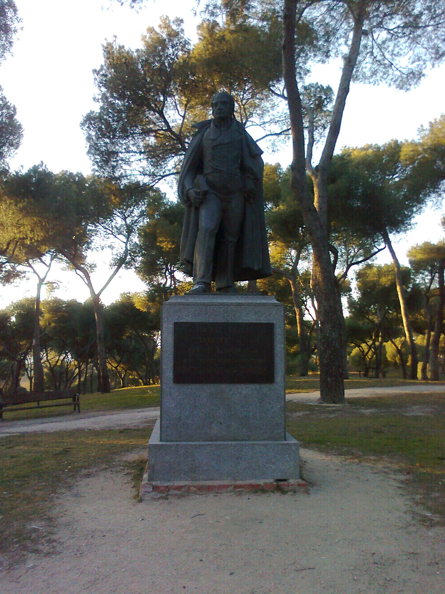 Estatua a Andres Bello