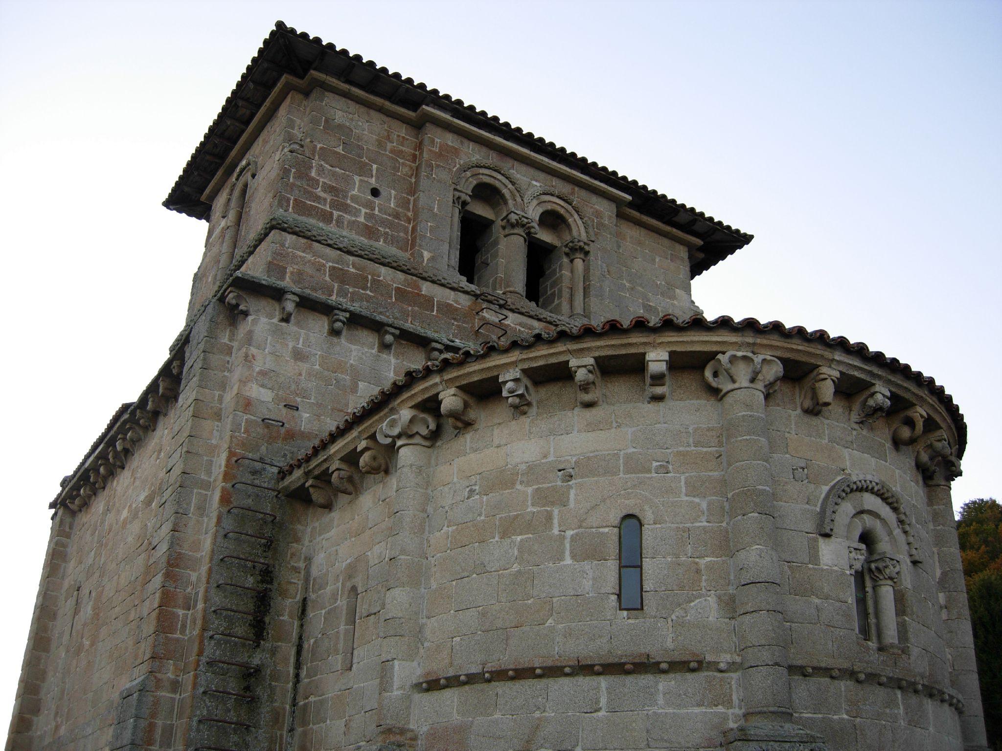 Igrexa do antigo Mosteiro de San Miguel de Eire