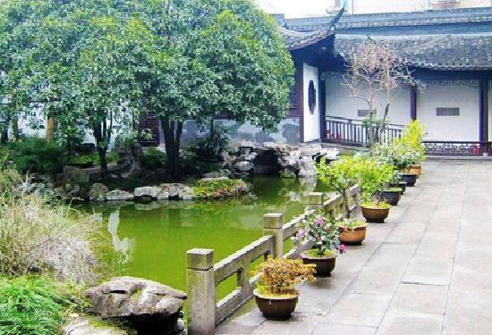 West Lake Colored Port View Fish Garden