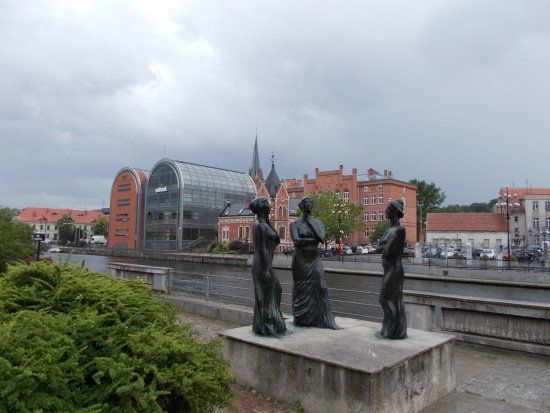 Trzy Gracje sculpture