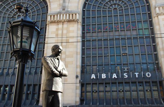 Estatua de Carlos Gardel