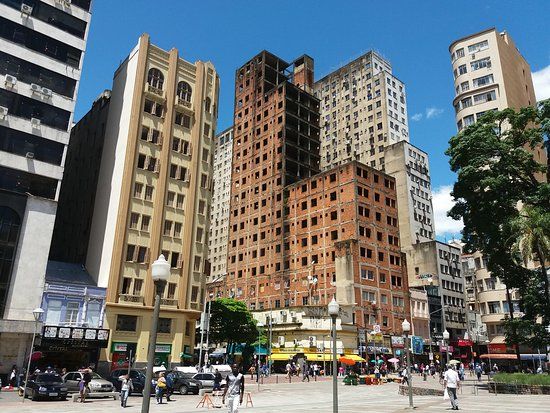 Glênio Peres Square