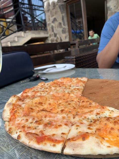 Pizzeria