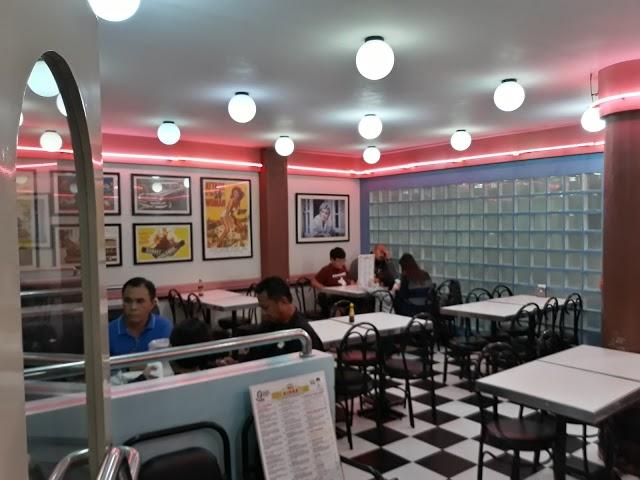 GLENN 50's DINER