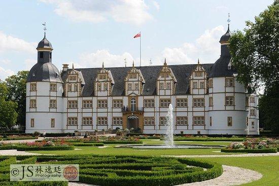 Schloss Neuhaus