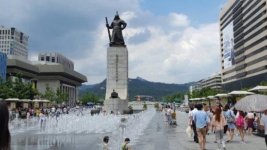 Gwanghwamun Square