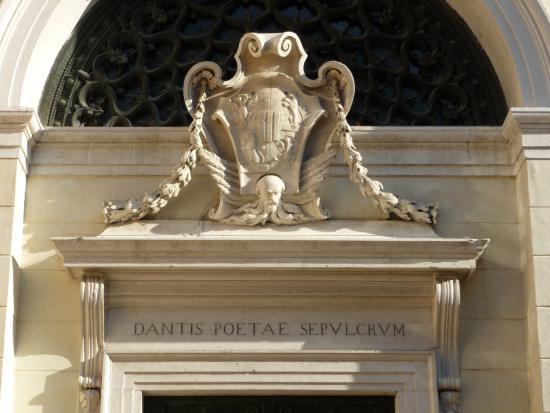 Tomba di Dante e Quadrarco di Braccioforte