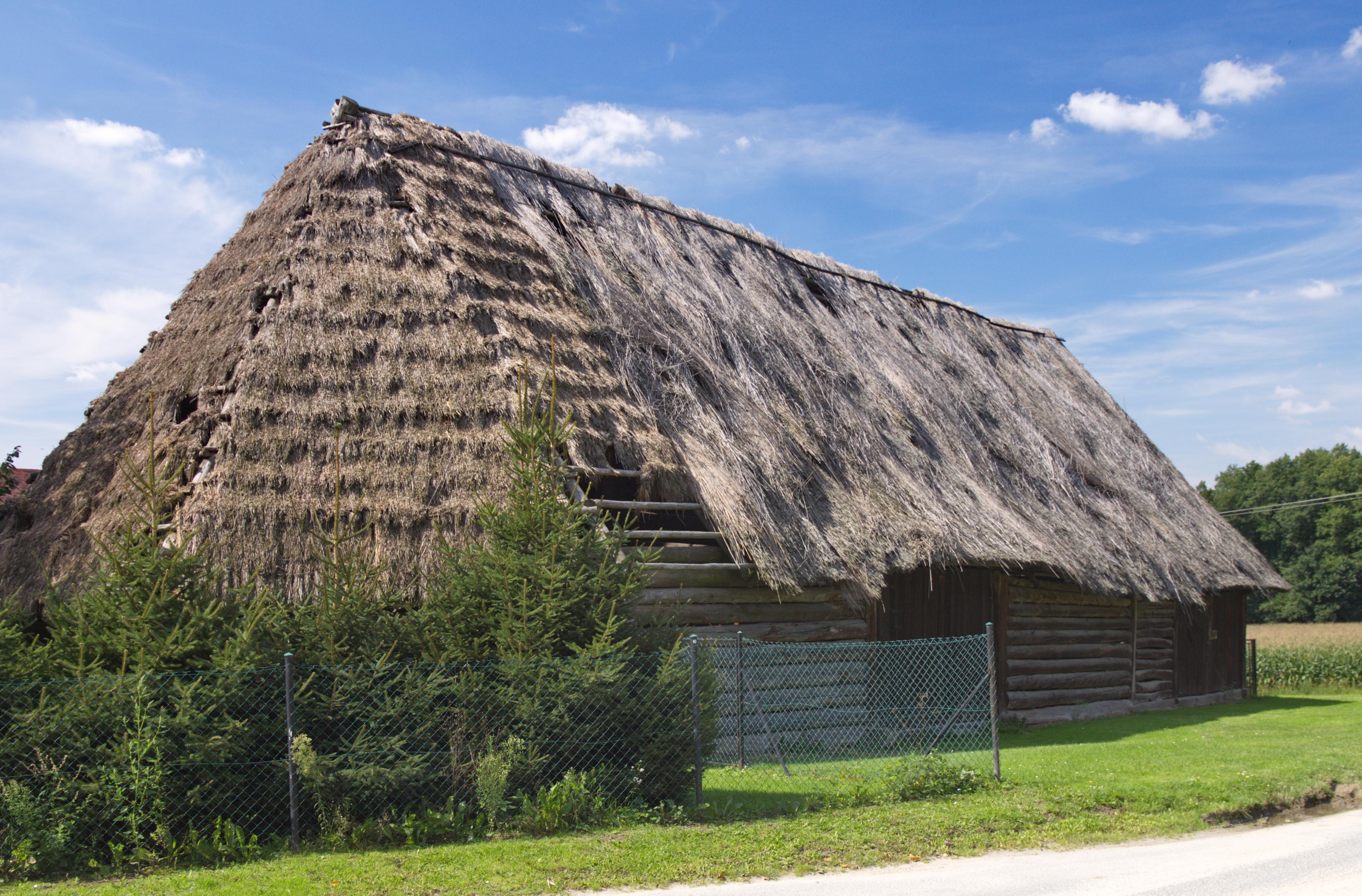 Polygonal Barn in Dolni Lutyne