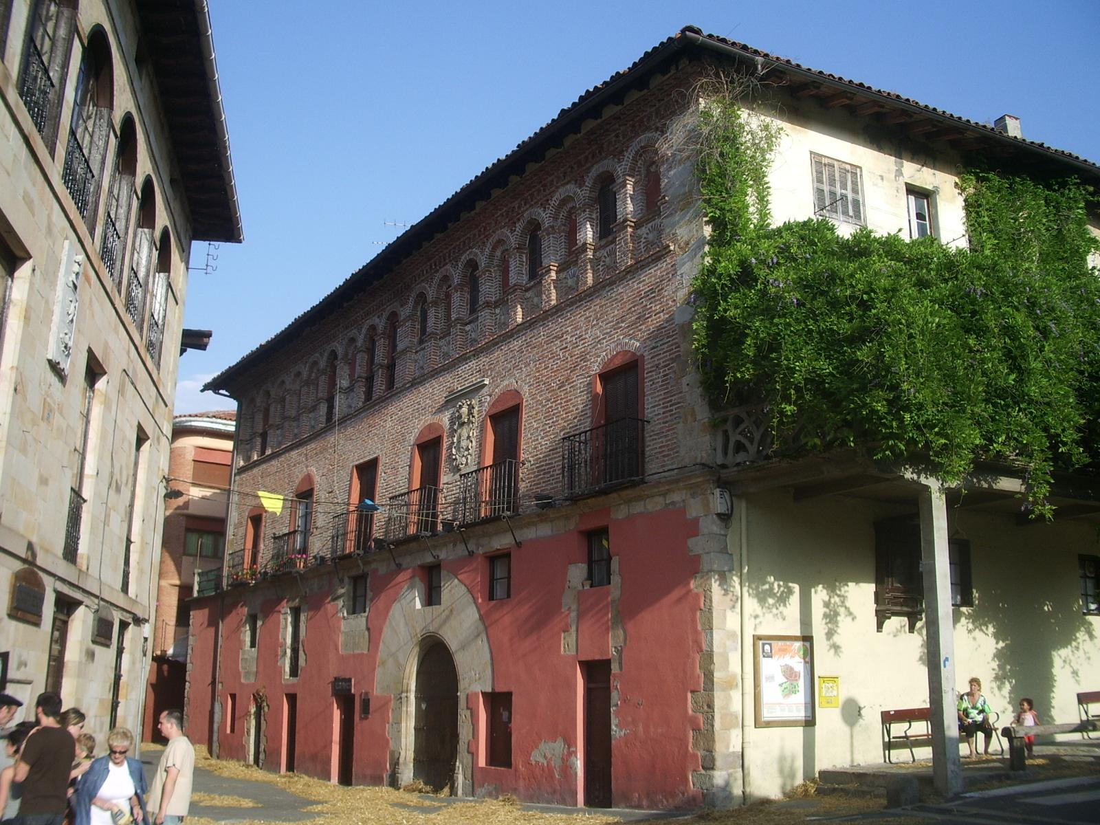 Casa Arrue