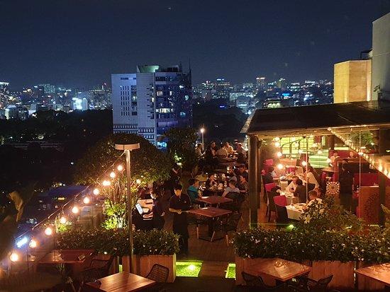 Shri Restaurant & Lounge