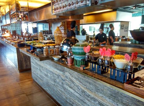 Makan Kitchen at DoubleTree by Hilton Hotel