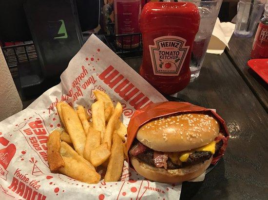 Red Robin America's Gourmet Burgers and Spirits