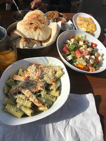 El Rehab City Food Court