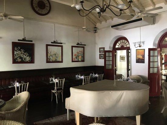 Royal Bar & Hotel Restaurant